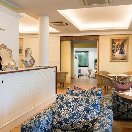 Tulipe Nazionale Szálloda 3*