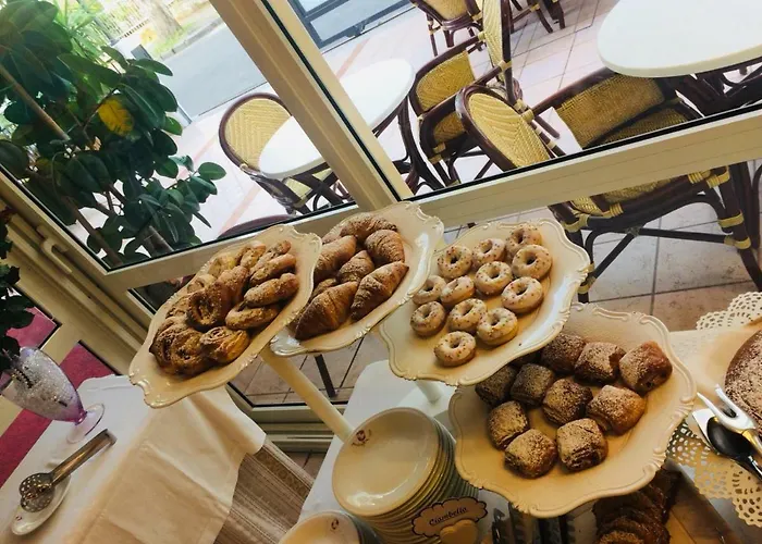 호텔 Tulipe Nazionale 리치오네